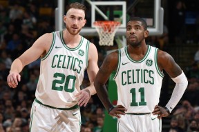 巴尔：全黑队中场的“调度员”，每次传球和拦截都助力球队进攻