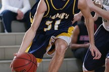 中小学篮球课程内容逐步丰富提升学生篮球综合能力，中小学篮球教学方法