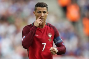 德甲高速突破：瞬间突入，场面震撼！，德甲强吗