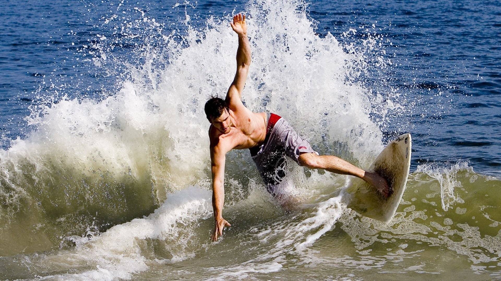 哈伦冲线瞬间引爆现场欢呼，哈伦能源集团官网